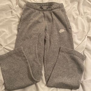 Boys Nike Size M Sweatpants.